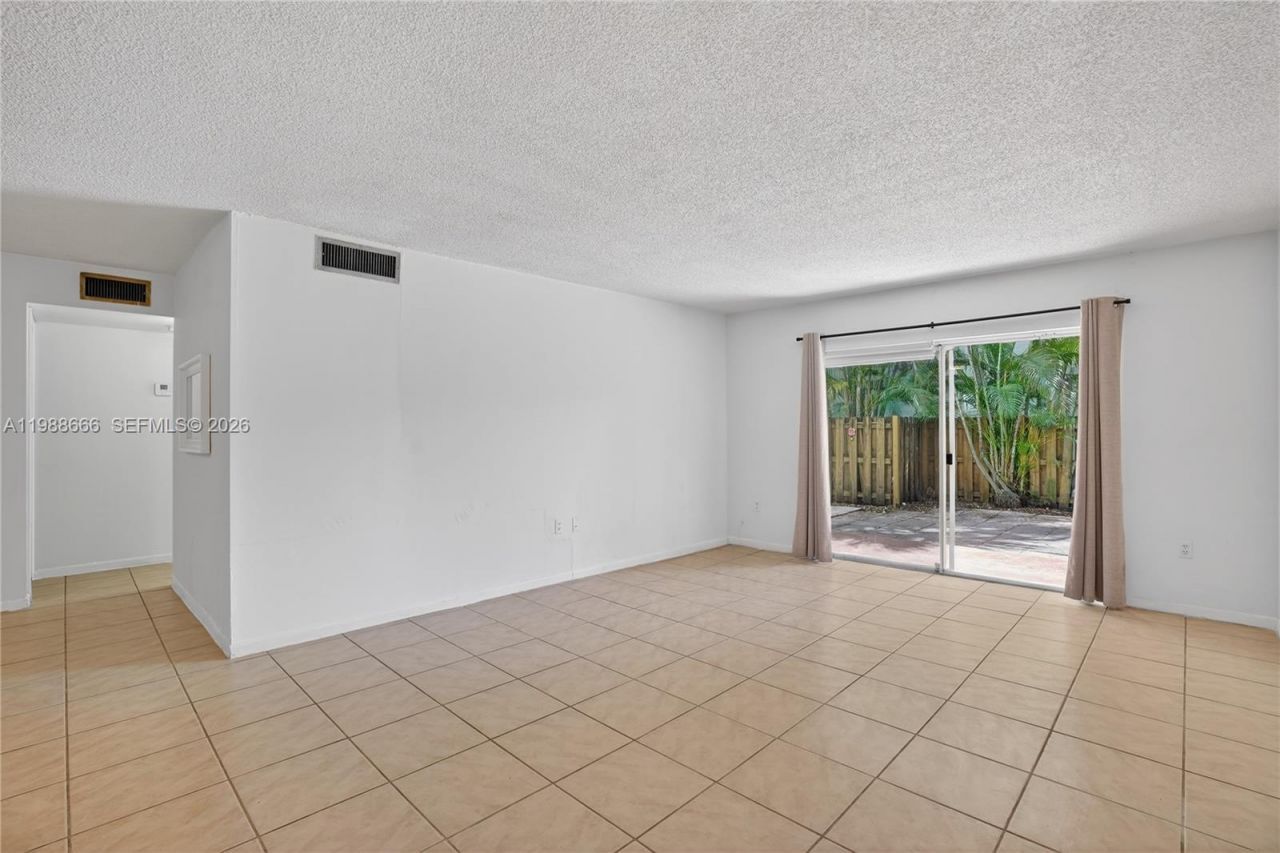 6904 N Kendall Dr , Unit F104, Pinecrest, FL 33156 Photo