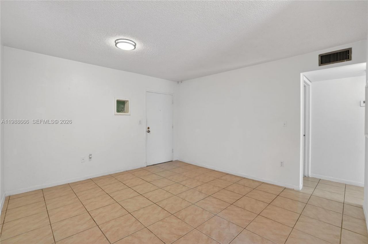 6904 N Kendall Dr , Unit F104, Pinecrest, FL 33156 Photo