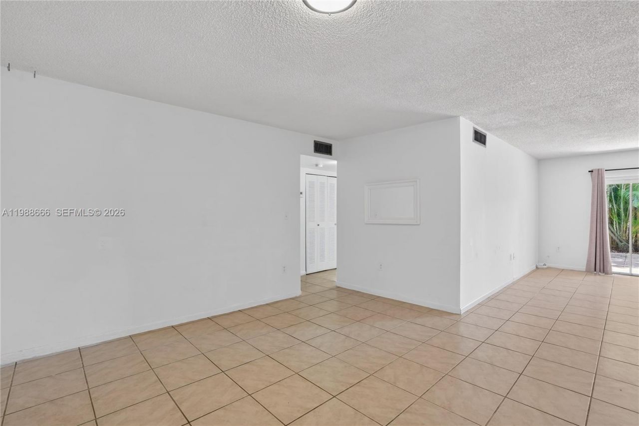 6904 N Kendall Dr , Unit F104, Pinecrest, FL 33156 Photo