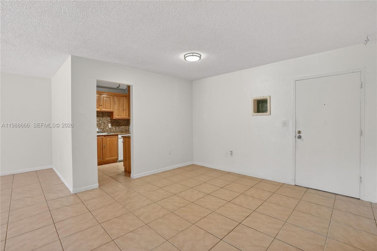 6904 N Kendall Dr , Unit F104, Pinecrest, FL 33156 Photo