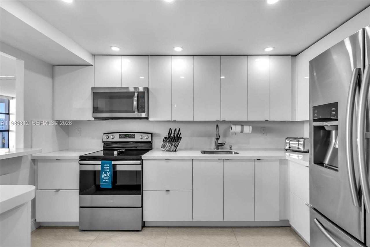 3731 N Country Club Dr , Unit 1427, Aventura, FL 33180 Photo