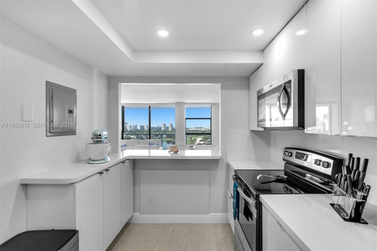 3731 N Country Club Dr , Unit 1427, Aventura, FL 33180 Photo