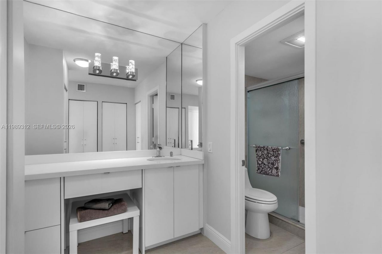 3731 N Country Club Dr , Unit 1427, Aventura, FL 33180 Photo