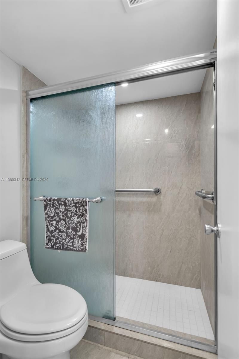 3731 N Country Club Dr , Unit 1427, Aventura, FL 33180 Photo