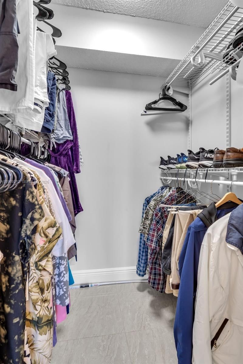 3731 N Country Club Dr , Unit 1427, Aventura, FL 33180 Photo