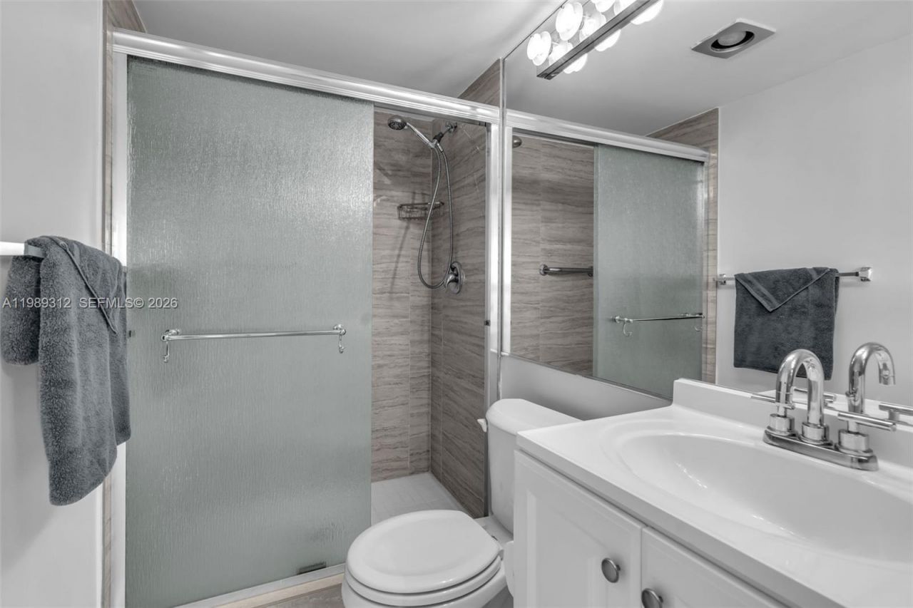 3731 N Country Club Dr , Unit 1427, Aventura, FL 33180 Photo