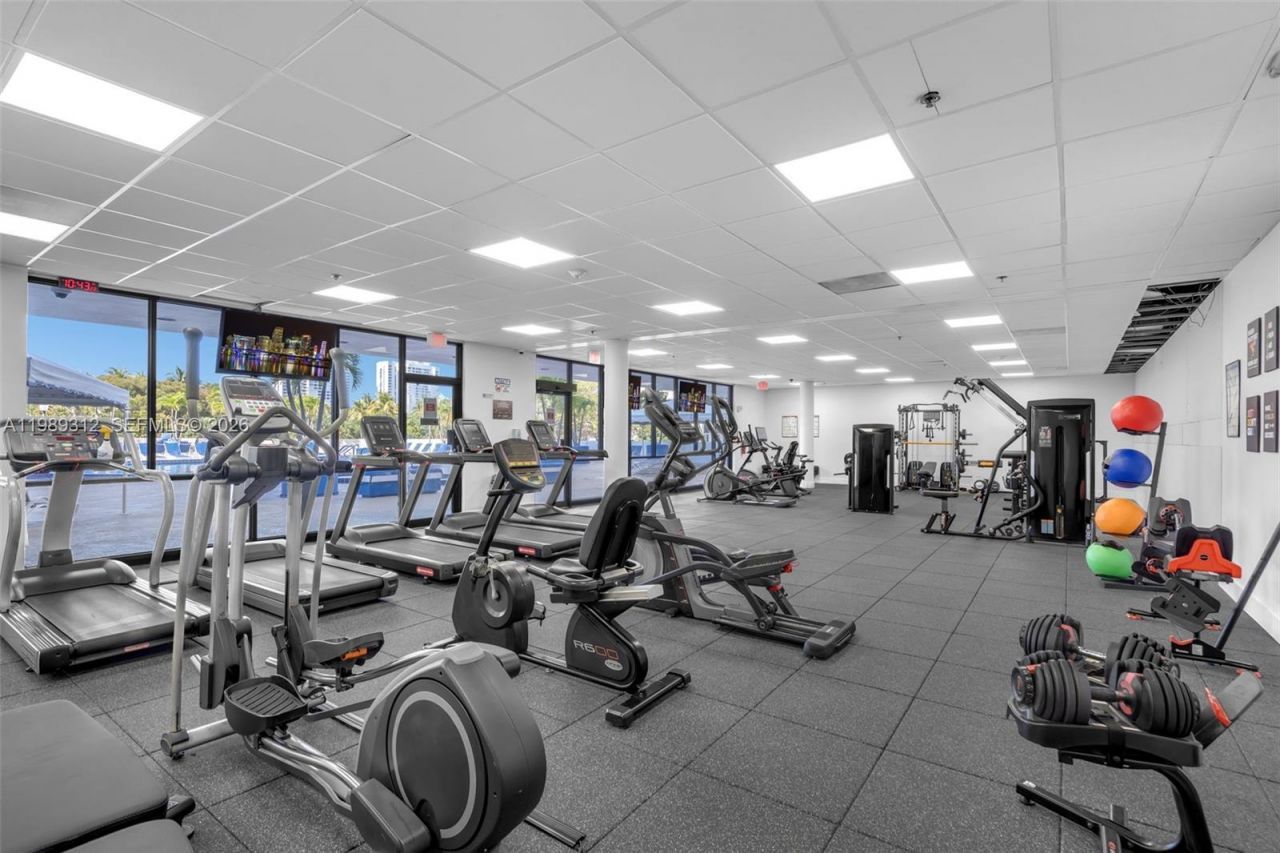 3731 N Country Club Dr , Unit 1427, Aventura, FL 33180 Photo