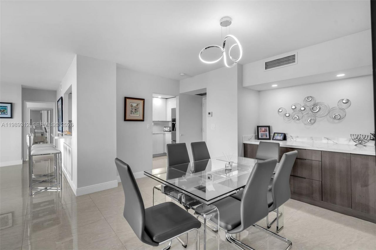 3731 N Country Club Dr , Unit 1427, Aventura, FL 33180 Photo