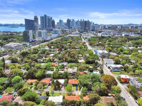 221 NE 48th Ter , Miami, FL 33137