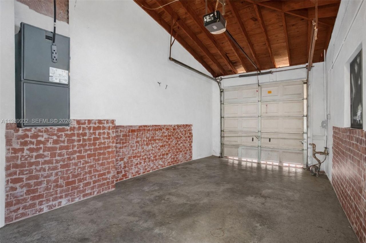 221 NE 48th Ter , Miami, FL 33137 Photo