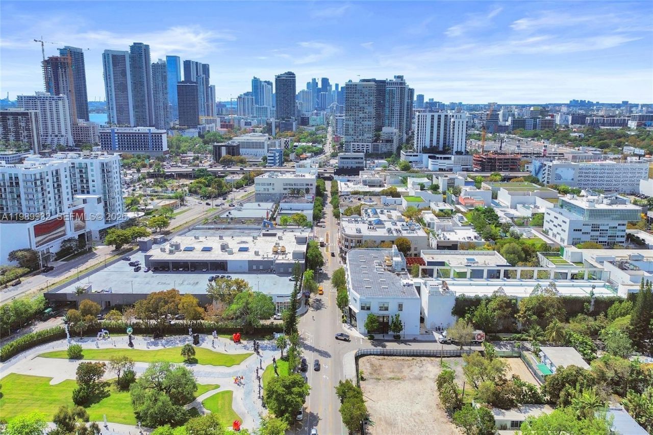 221 NE 48th Ter , Miami, FL 33137 Photo