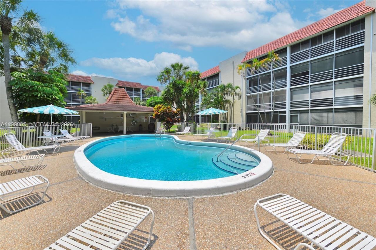 3776 Inverrary Blvd, Unit 301R, Lauderhill, FL 33319 Photo
