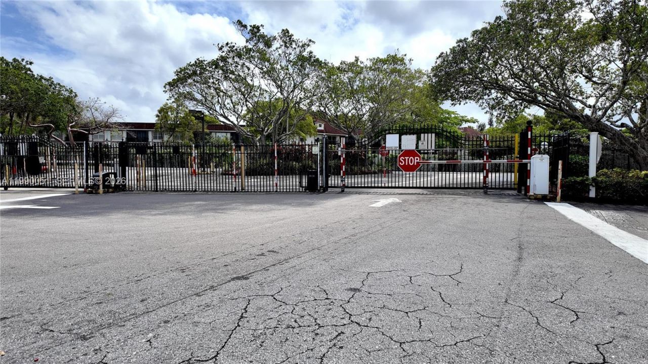 3776 Inverrary Blvd, Unit 301R, Lauderhill, FL 33319 Photo