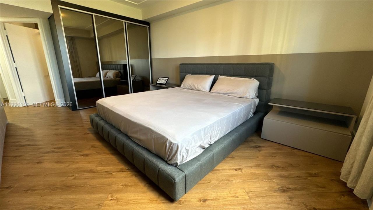 20000 E Country Club Dr , Unit 1016, Aventura, FL 33180 Photo