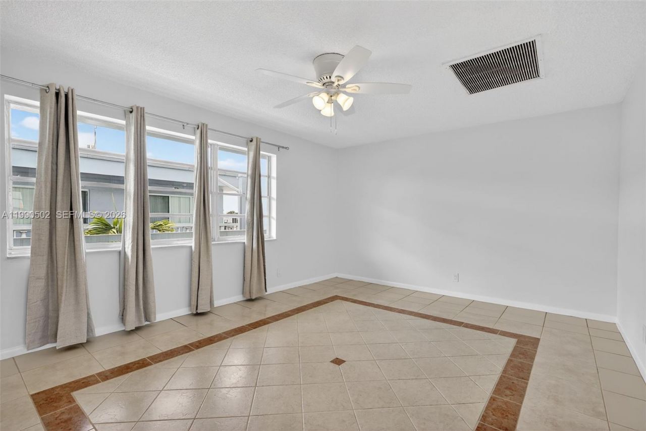 329 SE 3rd St , Unit 502T, Hallandale Beach, FL 33009 Photo