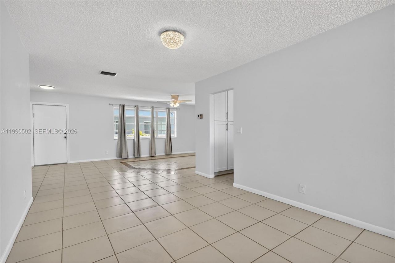 329 SE 3rd St , Unit 502T, Hallandale Beach, FL 33009 Photo