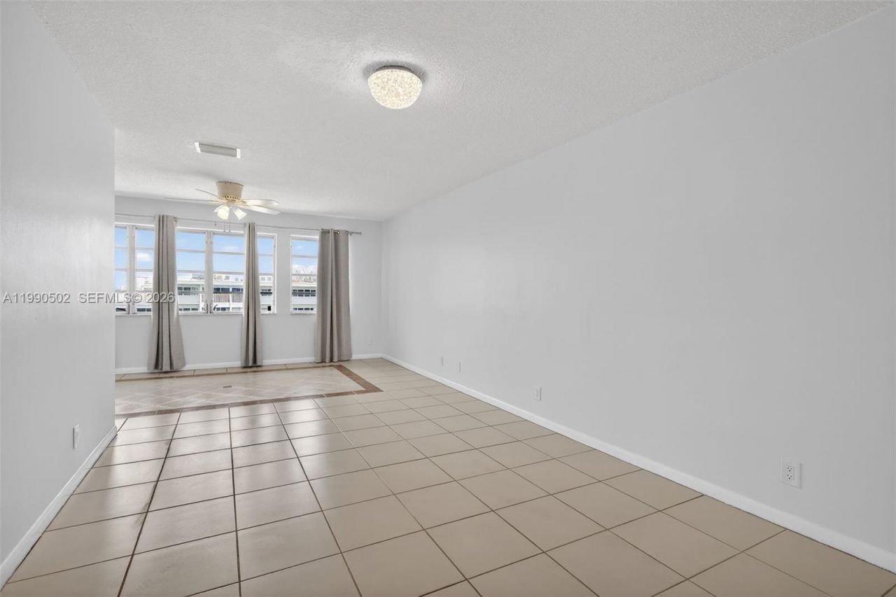329 SE 3rd St , Unit 502T, Hallandale Beach, FL 33009 Photo
