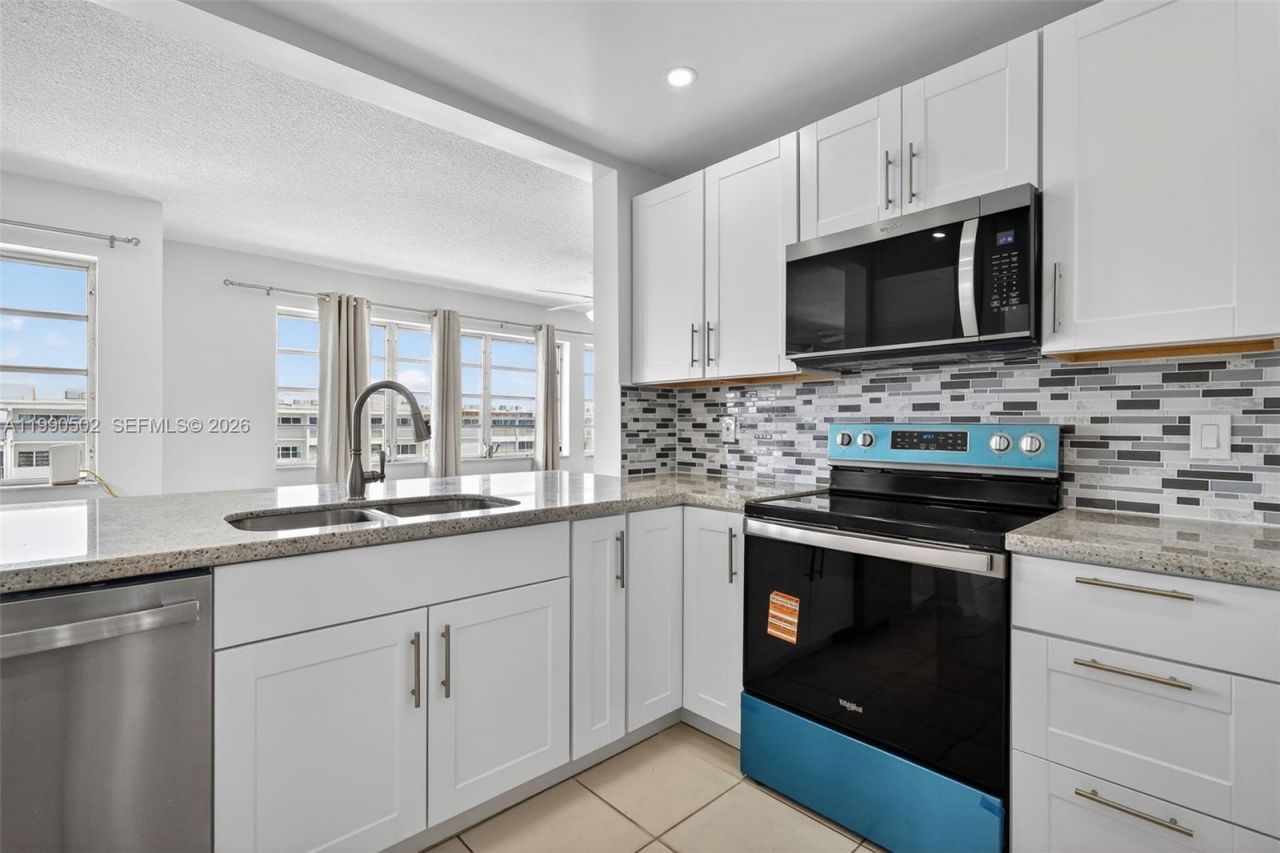 329 SE 3rd St , Unit 502T, Hallandale Beach, FL 33009 Photo