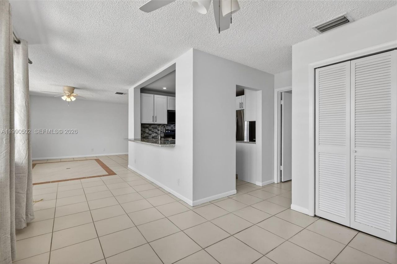 329 SE 3rd St , Unit 502T, Hallandale Beach, FL 33009 Photo