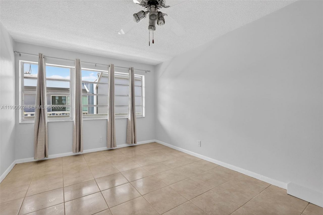 329 SE 3rd St , Unit 502T, Hallandale Beach, FL 33009 Photo