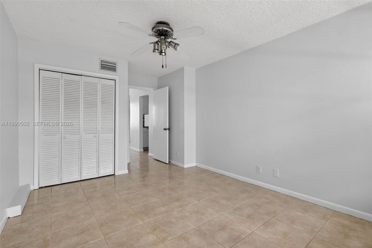 329 SE 3rd St , Unit 502T, Hallandale Beach, FL 33009 Photo