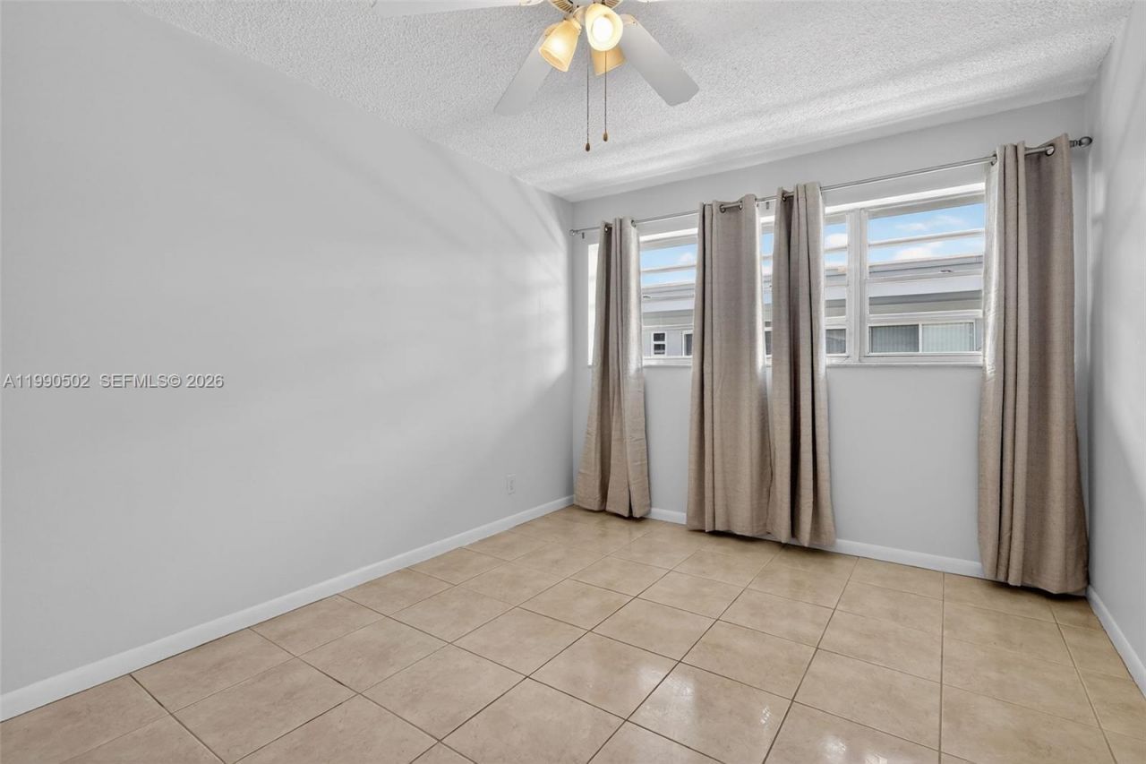 329 SE 3rd St , Unit 502T, Hallandale Beach, FL 33009 Photo