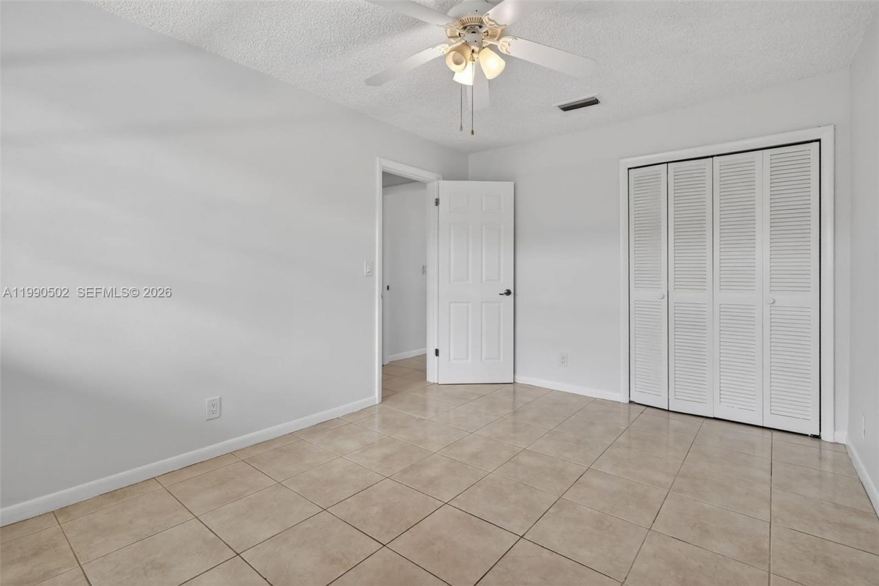 329 SE 3rd St , Unit 502T, Hallandale Beach, FL 33009 Photo