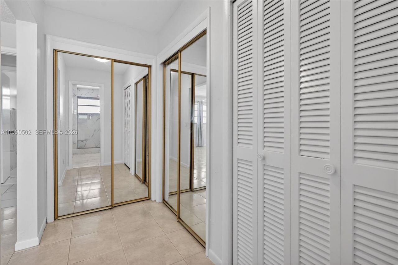 329 SE 3rd St , Unit 502T, Hallandale Beach, FL 33009 Photo