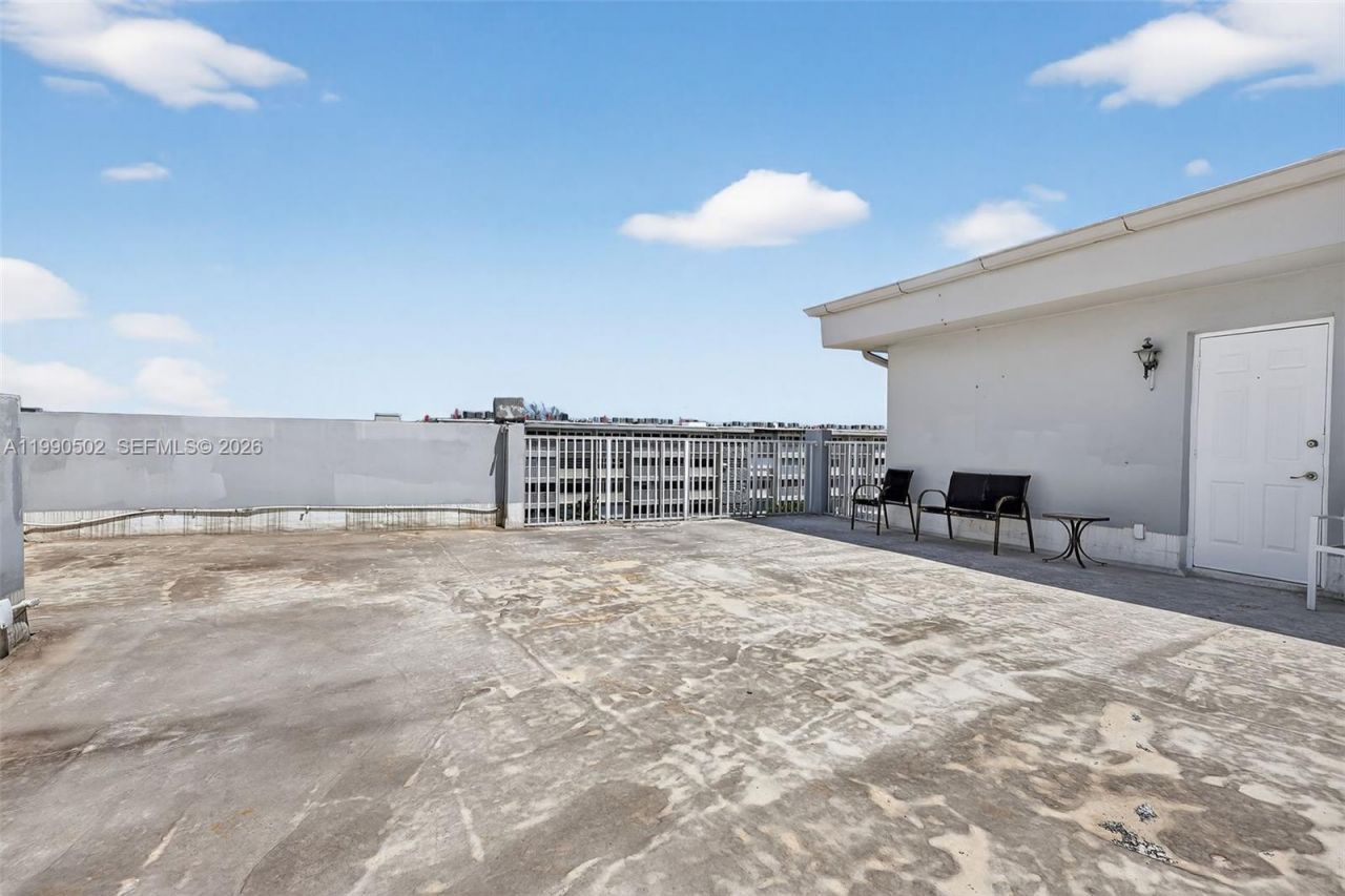 329 SE 3rd St , Unit 502T, Hallandale Beach, FL 33009 Photo