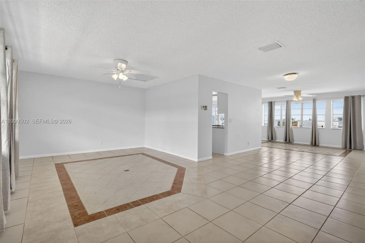 329 SE 3rd St , Unit 502T, Hallandale Beach, FL 33009 Photo
