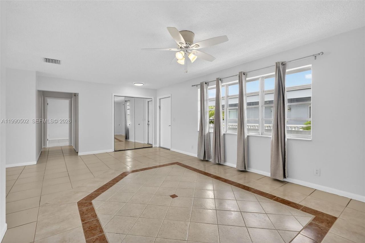 329 SE 3rd St , Unit 502T, Hallandale Beach, FL 33009 Photo