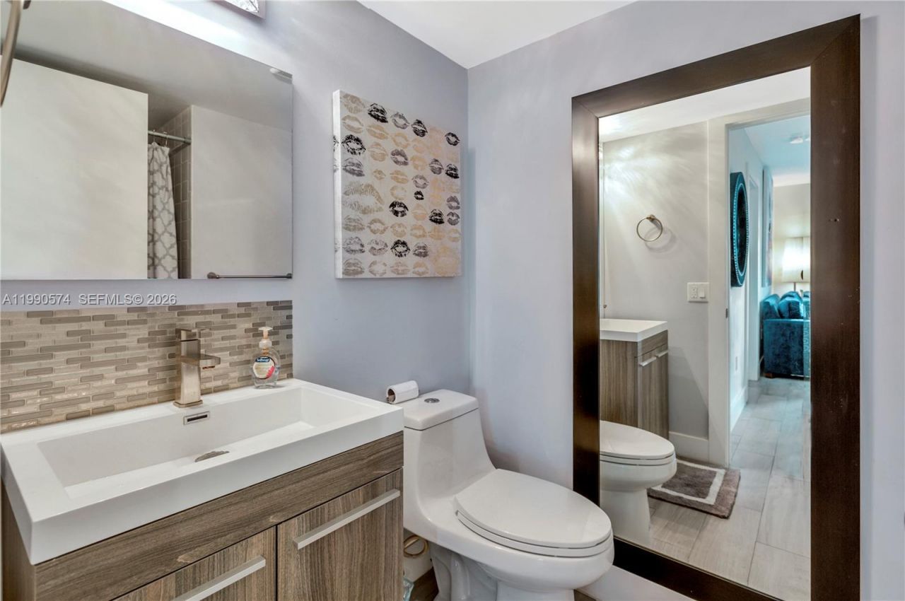 2600 Collins Ave , Unit 204, Miami Beach, FL 33140 Photo