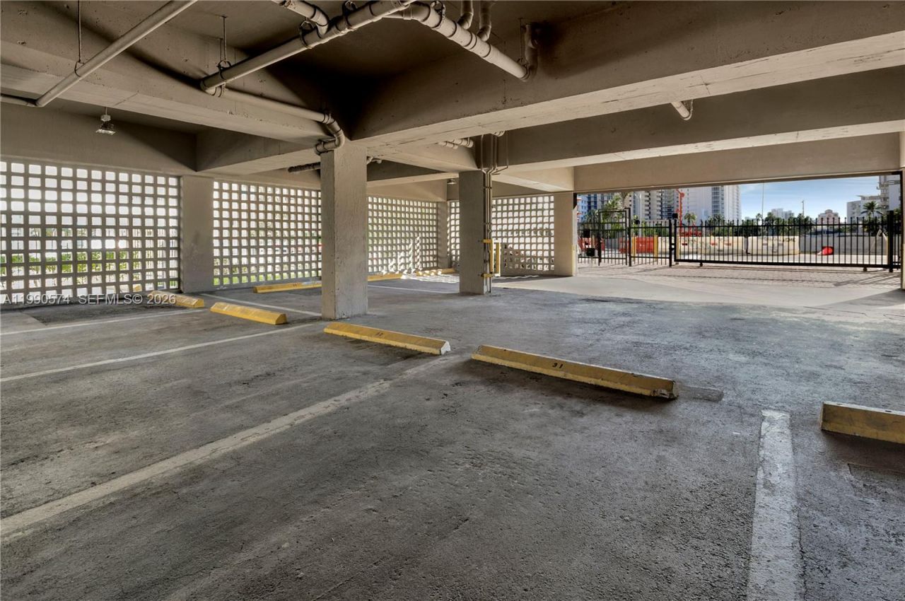 2600 Collins Ave , Unit 204, Miami Beach, FL 33140 Photo