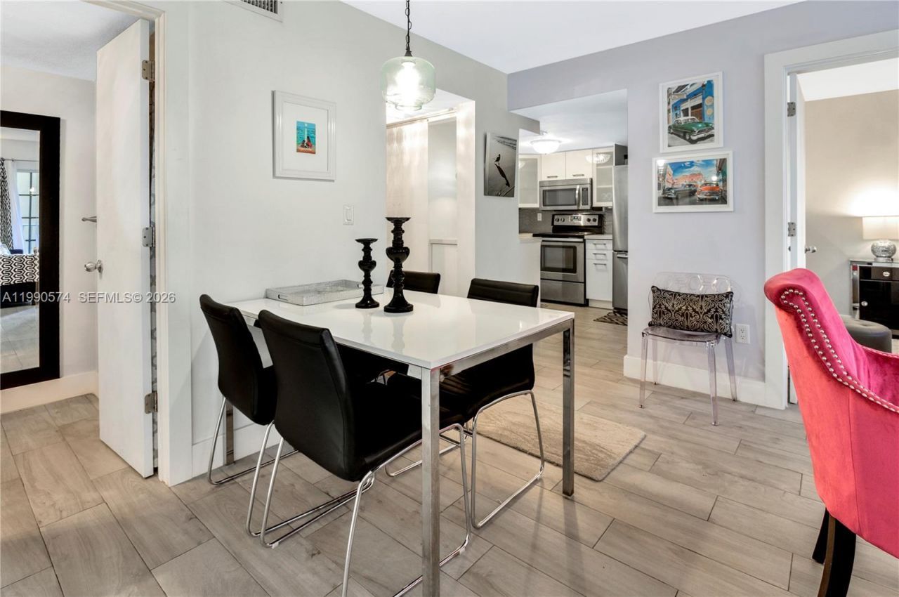 2600 Collins Ave , Unit 204, Miami Beach, FL 33140 Photo