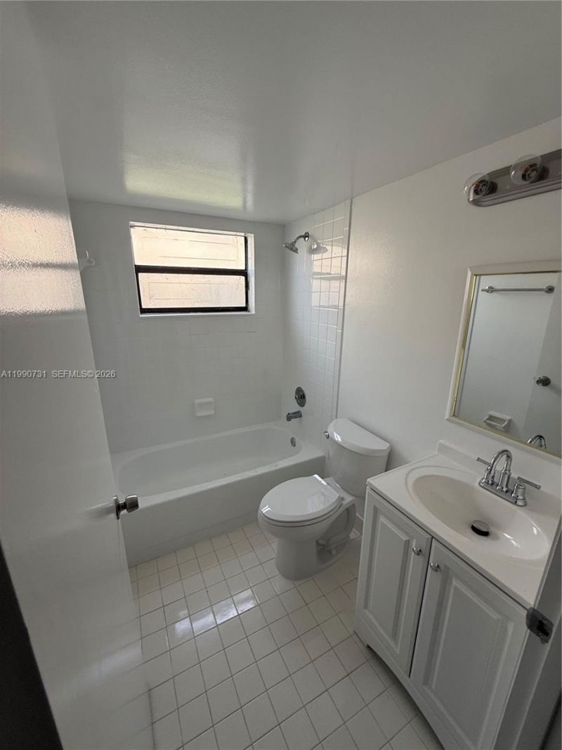 860 NE 207th Ter, Unit 8-106, Miami, FL 33179 Photo