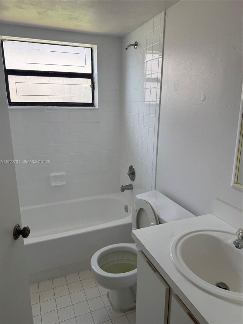 860 NE 207th Ter , Unit 8-106, Miami, FL 33179 Photo