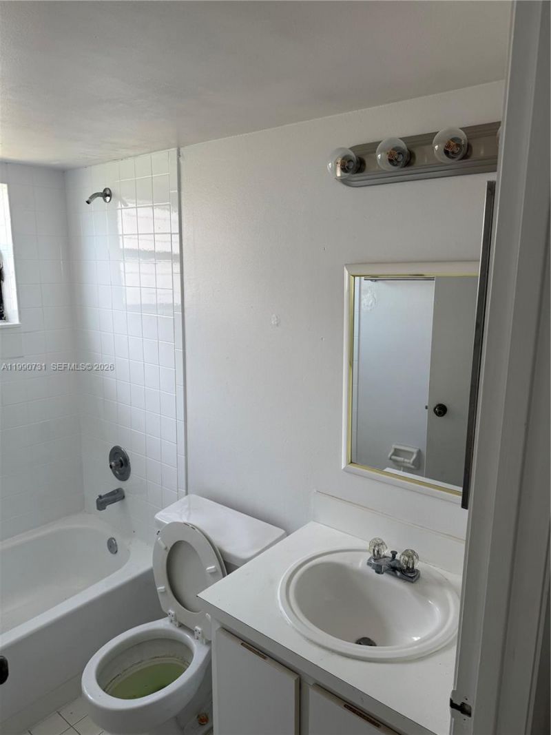 860 NE 207th Ter , Unit 8-106, Miami, FL 33179 Photo