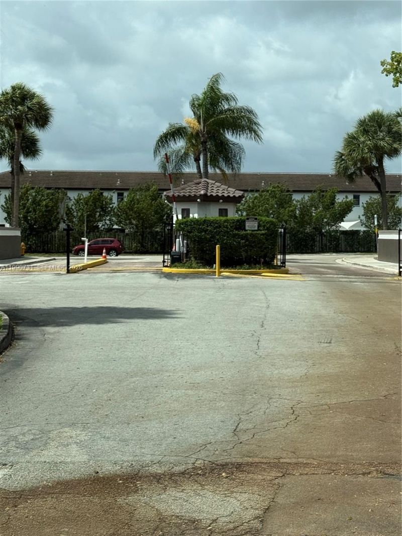 860 NE 207th Ter, Unit 8-106, Miami, FL 33179 Photo