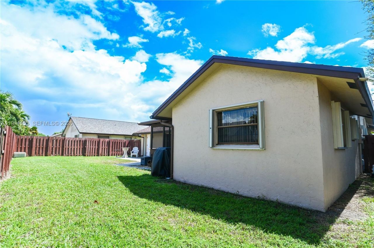 8631 NW 48th St, Lauderhill, FL 33351 Photo