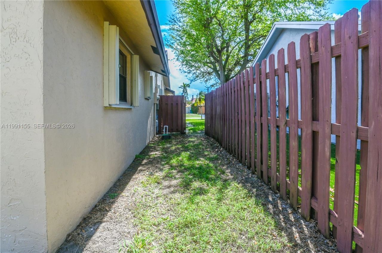 8631 NW 48th St, Lauderhill, FL 33351 Photo