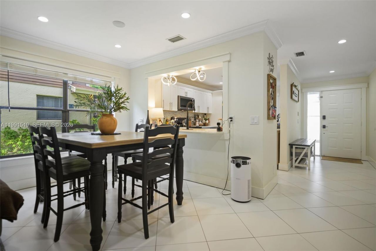 6183 Pine Tree Ln Unit B, Tamarac, FL 33319 Photo