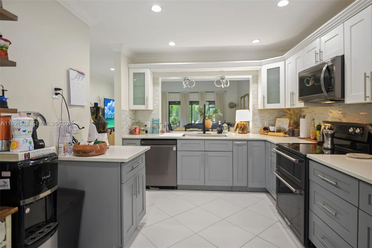 6183 Pine Tree Ln Unit B, Tamarac, FL 33319 Photo