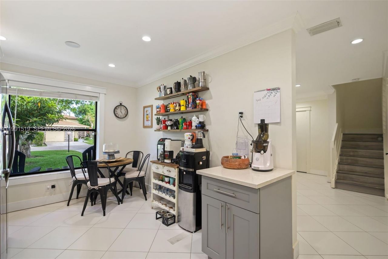 6183 Pine Tree Ln Unit B, Tamarac, FL 33319 Photo