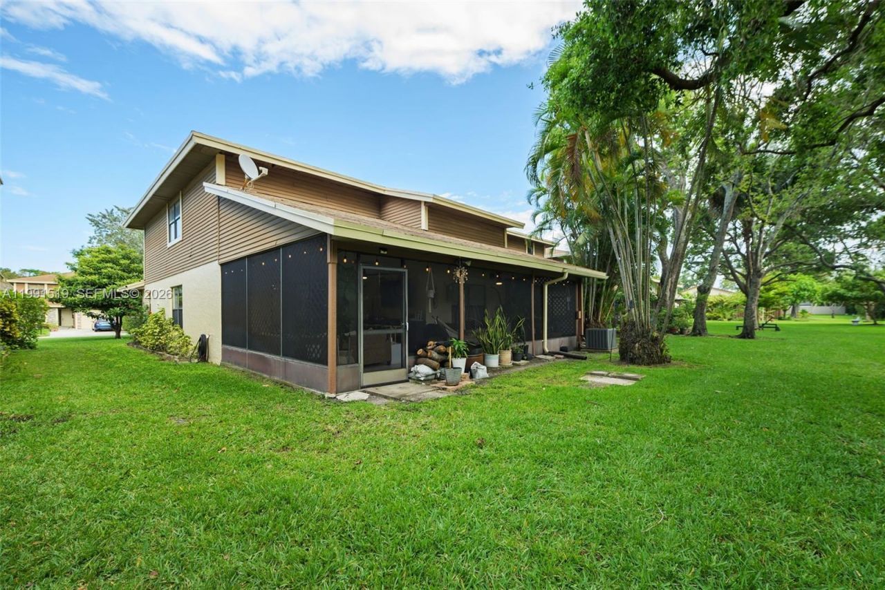 6183 Pine Tree Ln Unit B, Tamarac, FL 33319 Photo