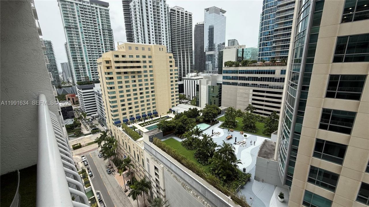 1200 Brickell Bay Dr, Unit 2216, Miami, FL 33131 Photo
