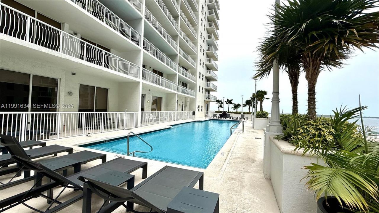 1200 Brickell Bay Dr, Unit 2216, Miami, FL 33131 Photo
