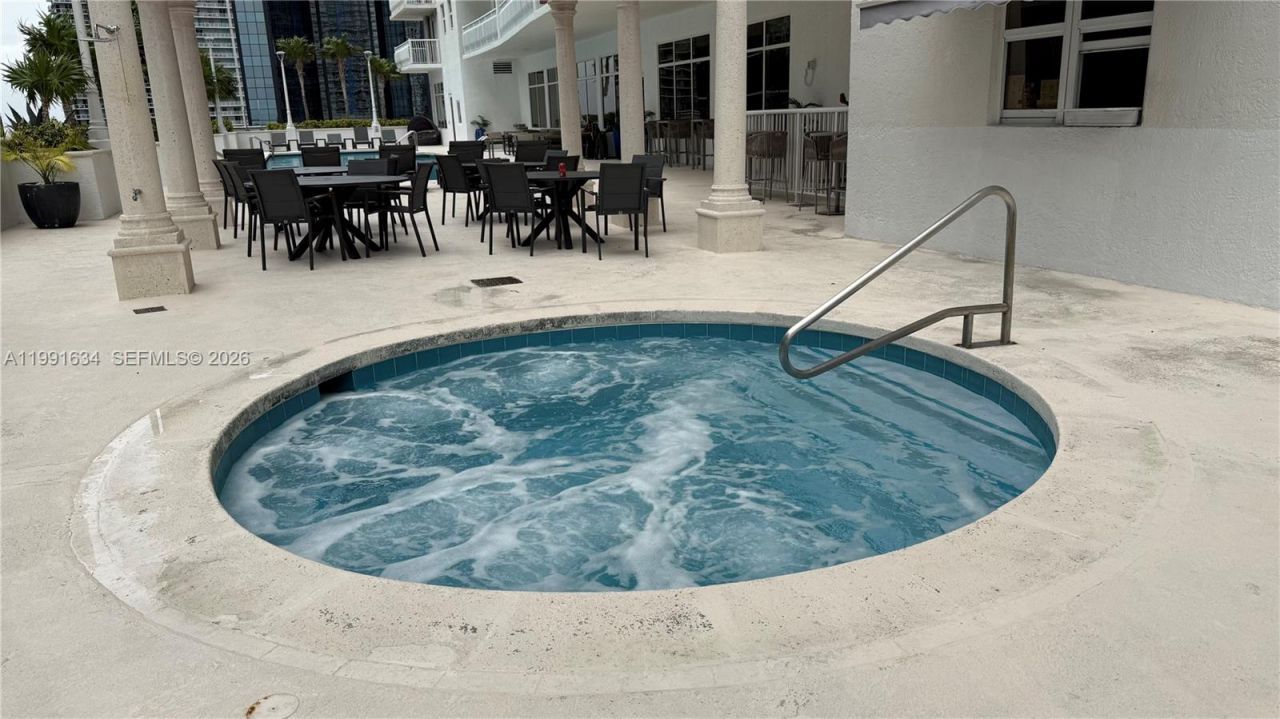 1200 Brickell Bay Dr, Unit 2216, Miami, FL 33131 Photo