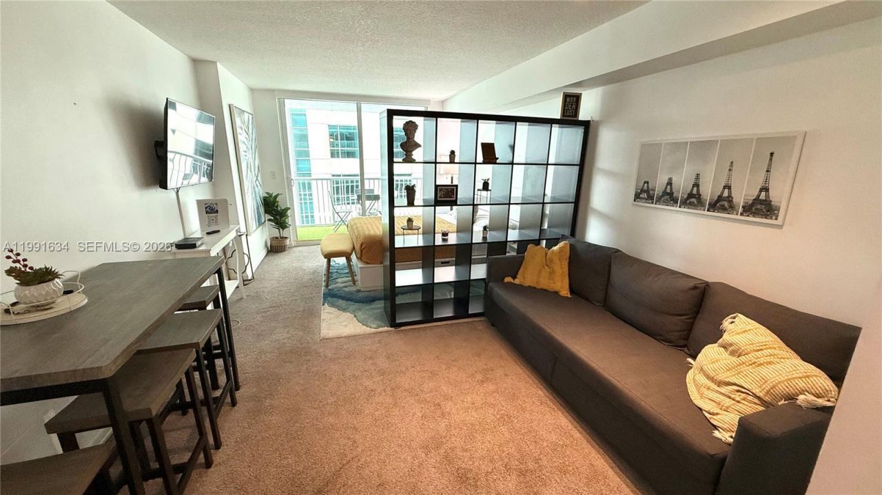 1200 Brickell Bay Dr, Unit 2216, Miami, FL 33131 Photo