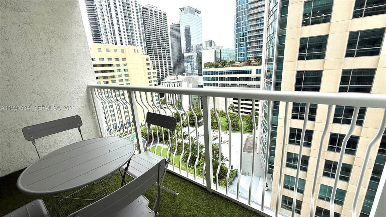 1200 Brickell Bay Dr, Unit 2216, Miami, FL 33131 Photo