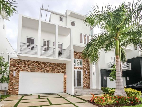 8250 NW 33rd Ter , Doral, FL 33122